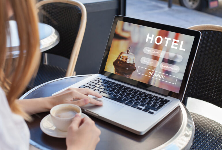 booking hotel on internet, travel planning